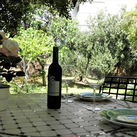 Pearls Affittacamere 3*